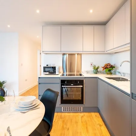 Luxury Penthouse - Prestigious Views *