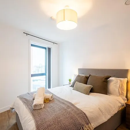 Luxury Penthouse - City Views - Prestigious アパート リーズ