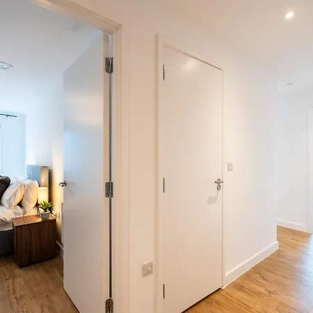 Luxury Penthouse - Prestigious Location דירה לידס