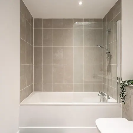 Luxury Penthouse - City Views - Prestigious Leeds (West Yorkshire)