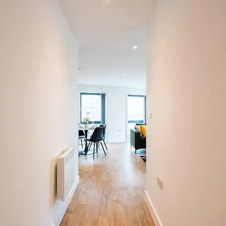 Luxury Penthouse - City Views - Prestigious *