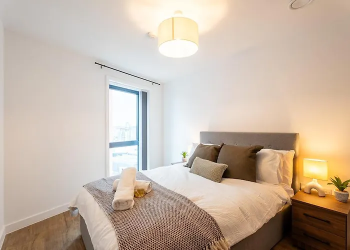 Luxury Penthouse - Prestigious Location דירה לידס